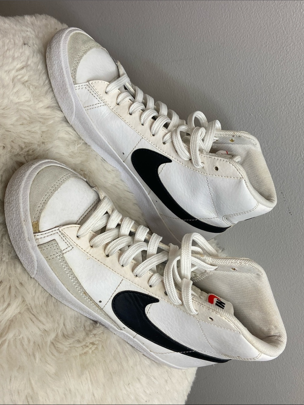 Nike White High-Top Sneakers with Black Swoosh and Red Tongue Logo - Picture 7 of 11